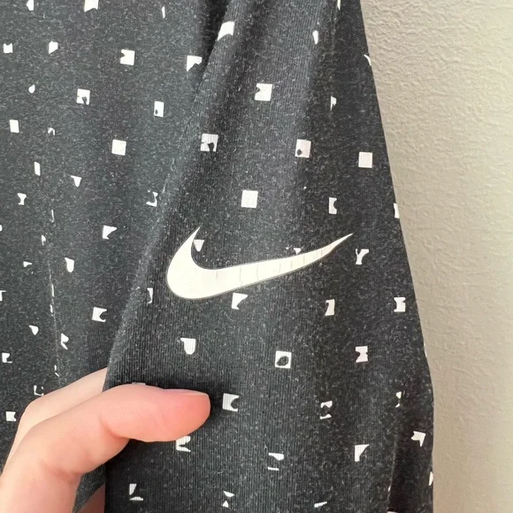 Nike 1/2 Zip Long Sleeve Pullover - size (L) - Picture 3 of 5